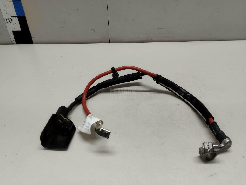 Клемма аккумулятора плюс