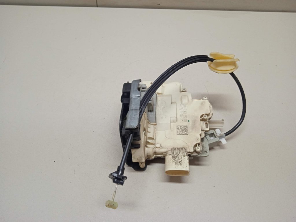 Замок двери задней правой