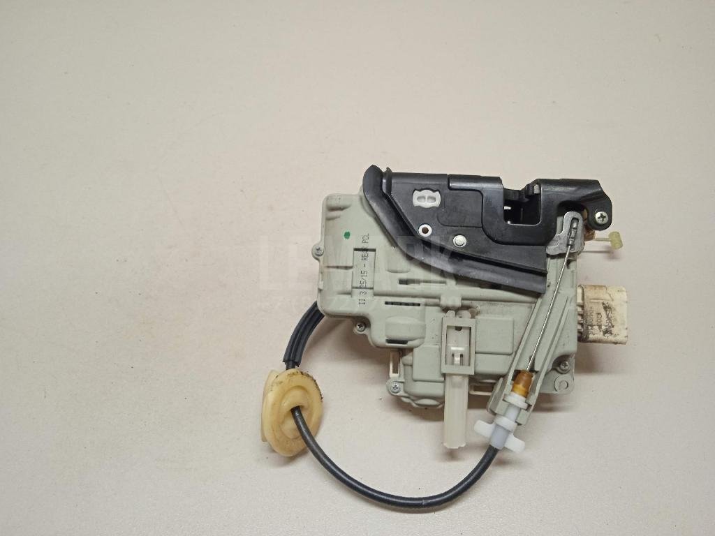 Замок двери задней правой