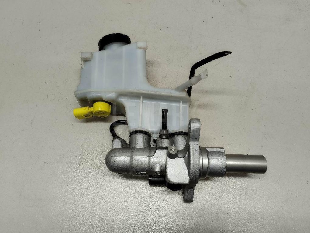 Цилиндр тормозной главный