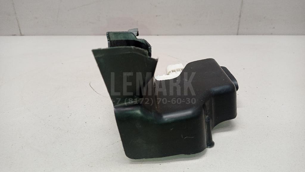 Замок двери передней левой