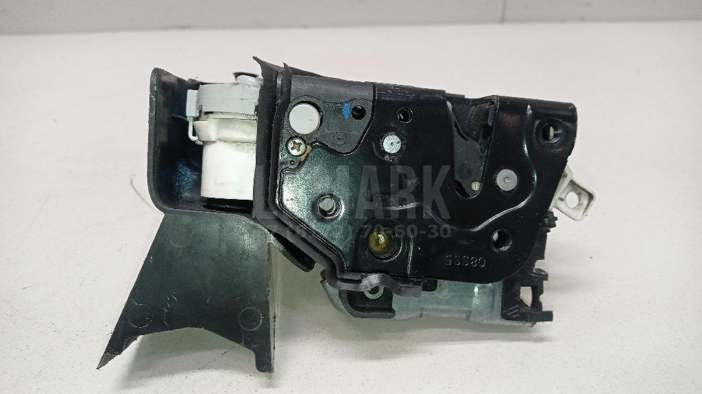 Замок двери передней левой