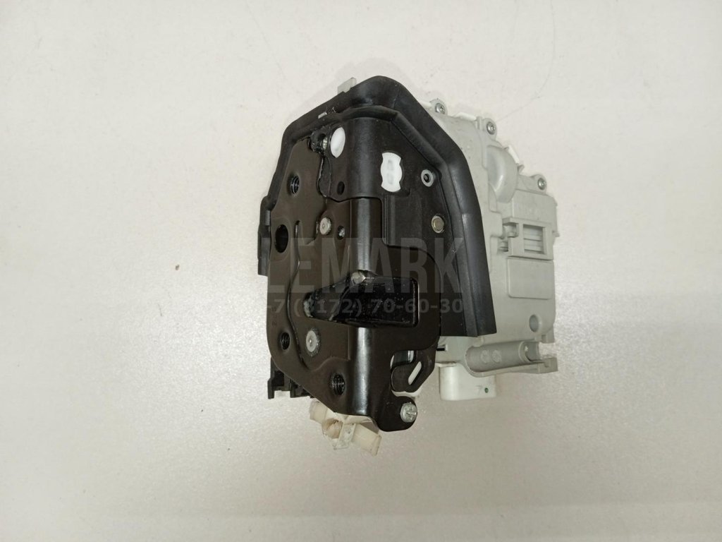 Замок двери передней левой