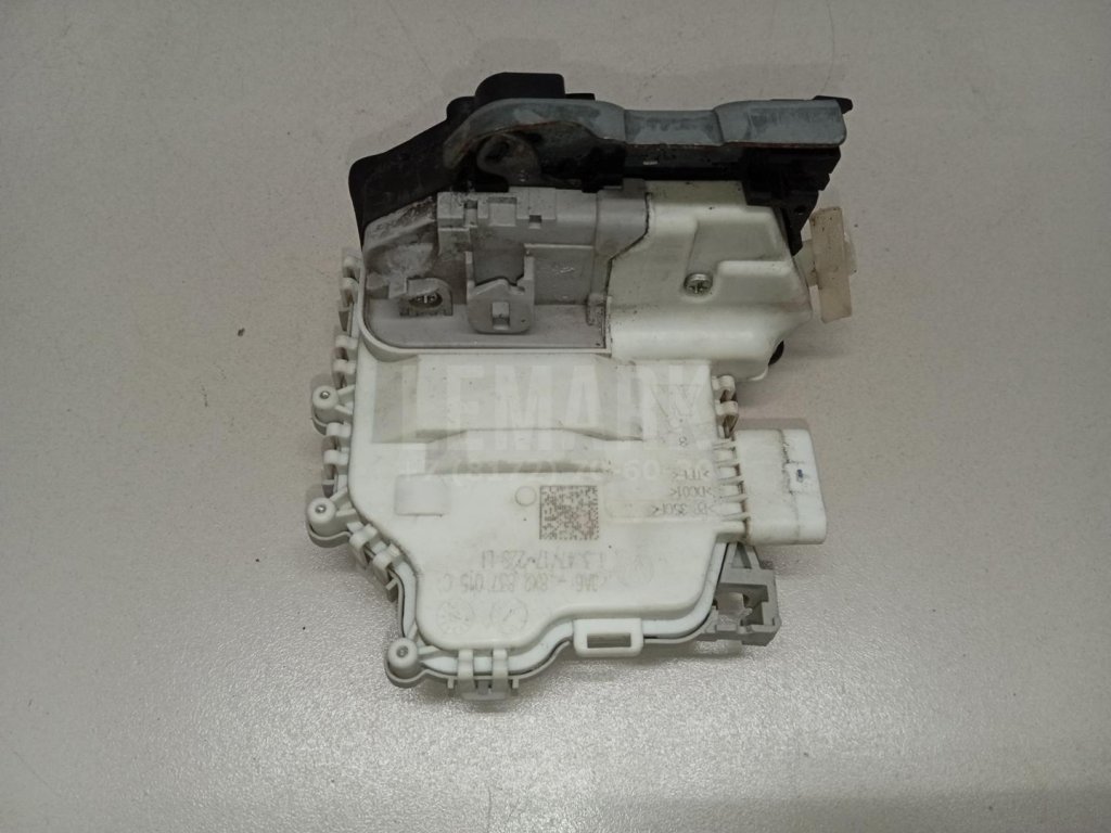 Замок двери передней левой