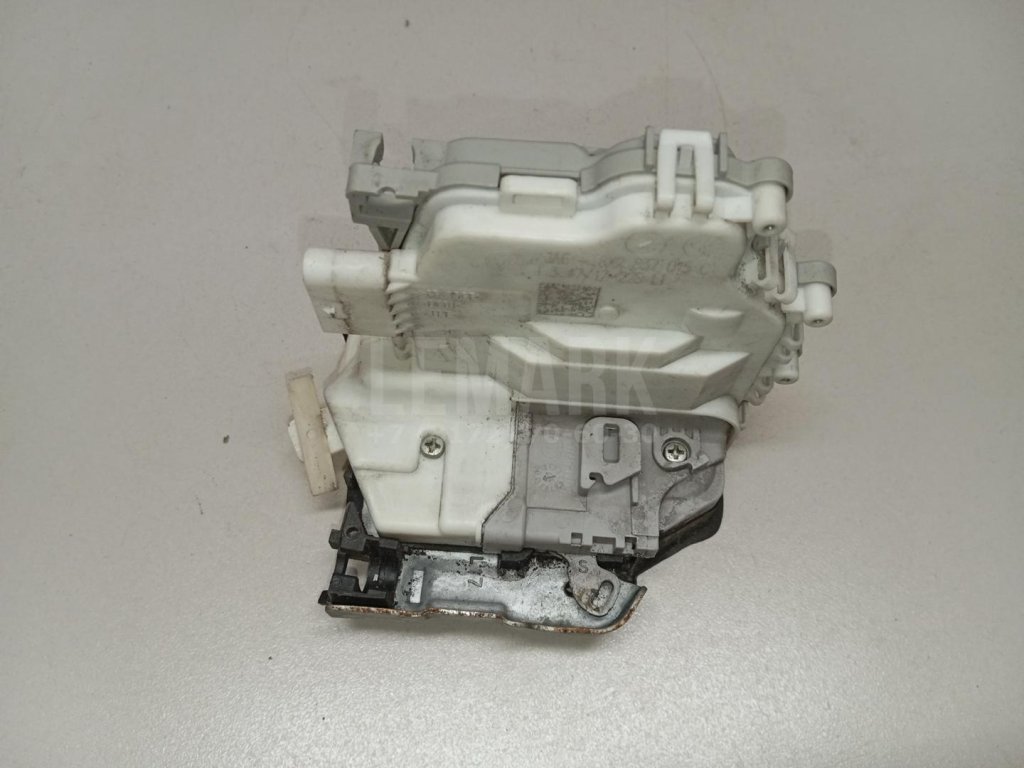 Замок двери передней левой