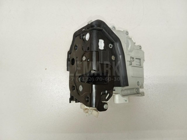 Замок двери передней левой