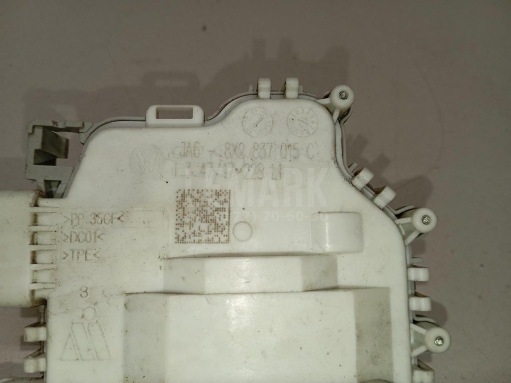 Замок двери передней левой