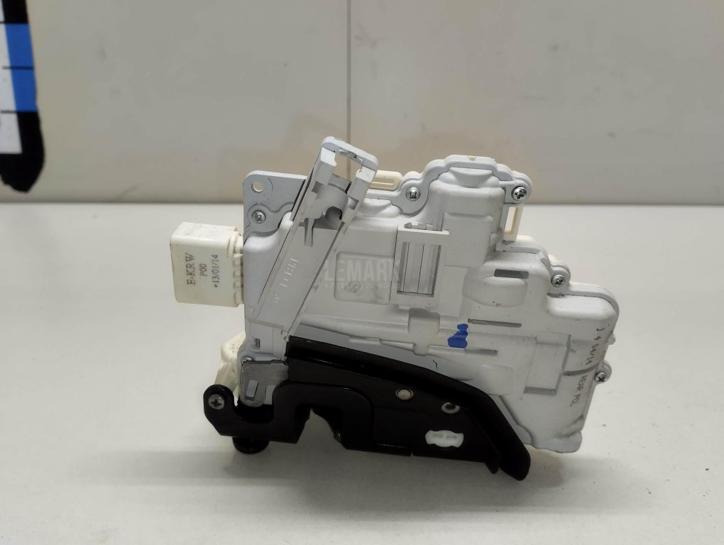 Замок двери задней правой