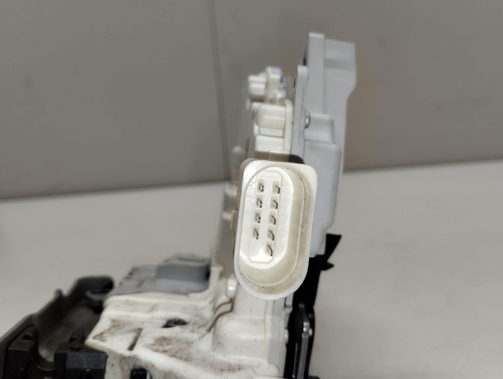 Замок двери задней правой