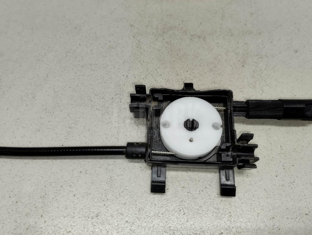 Трос открывания капота