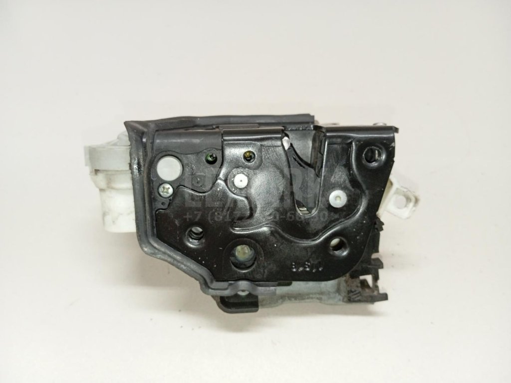 Замок двери передней левой