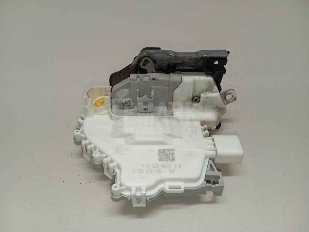 Замок двери передней левой