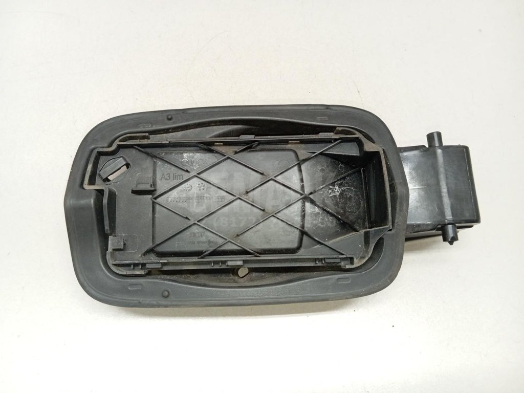 Ниша лючка бензобака