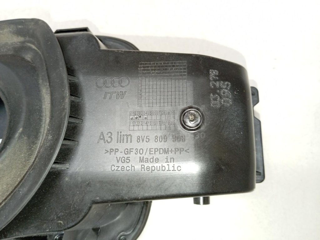 Ниша лючка бензобака