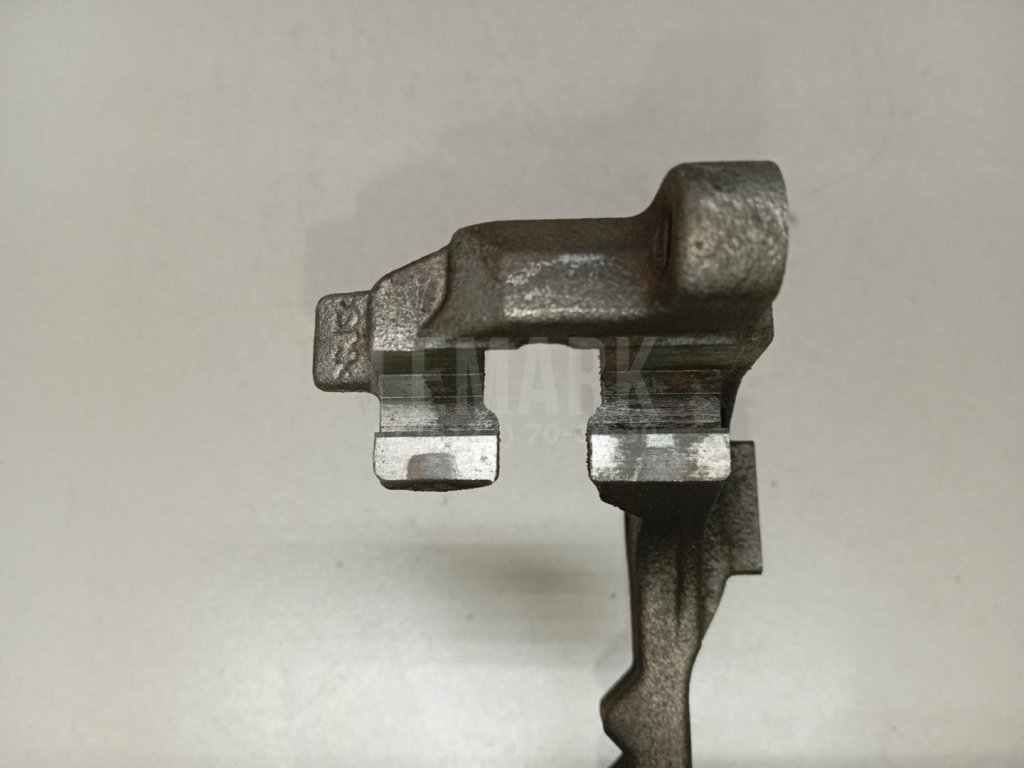 Скоба суппорта заднего