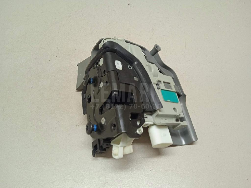 Замок двери передней левой