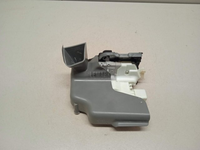 Замок двери передней левой