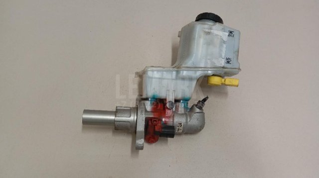 Цилиндр тормозной главный