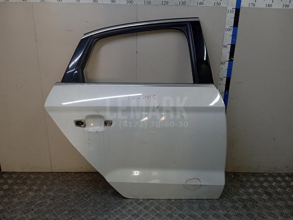 Дверь задняя правая