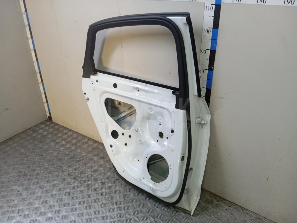 Дверь задняя левая