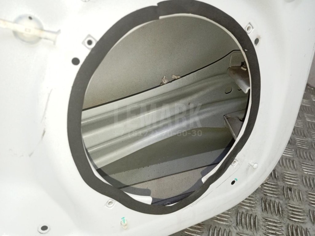 Дверь передняя левая