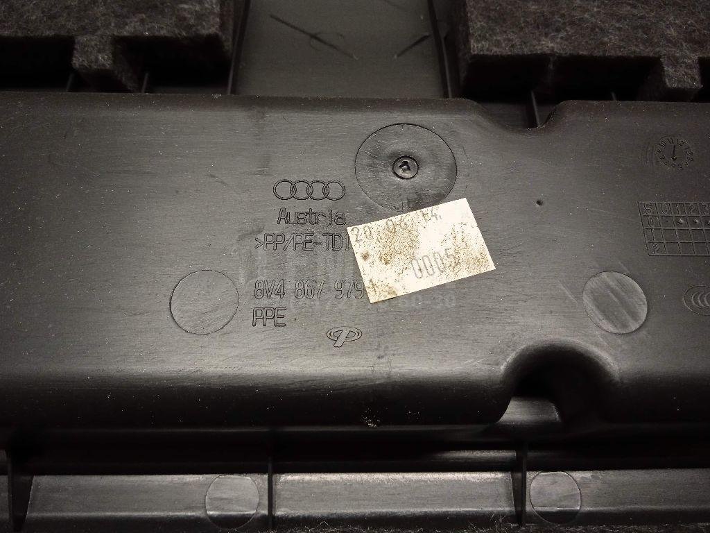 Обшивка двери багажника