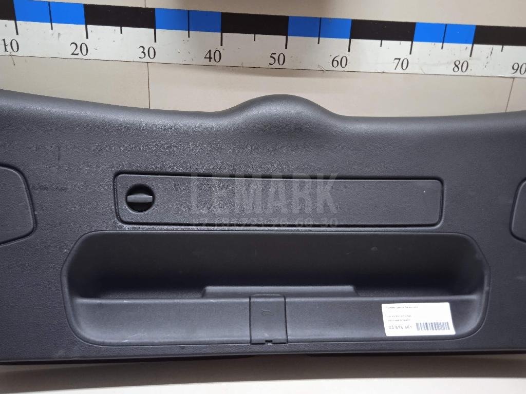 Обшивка двери багажника