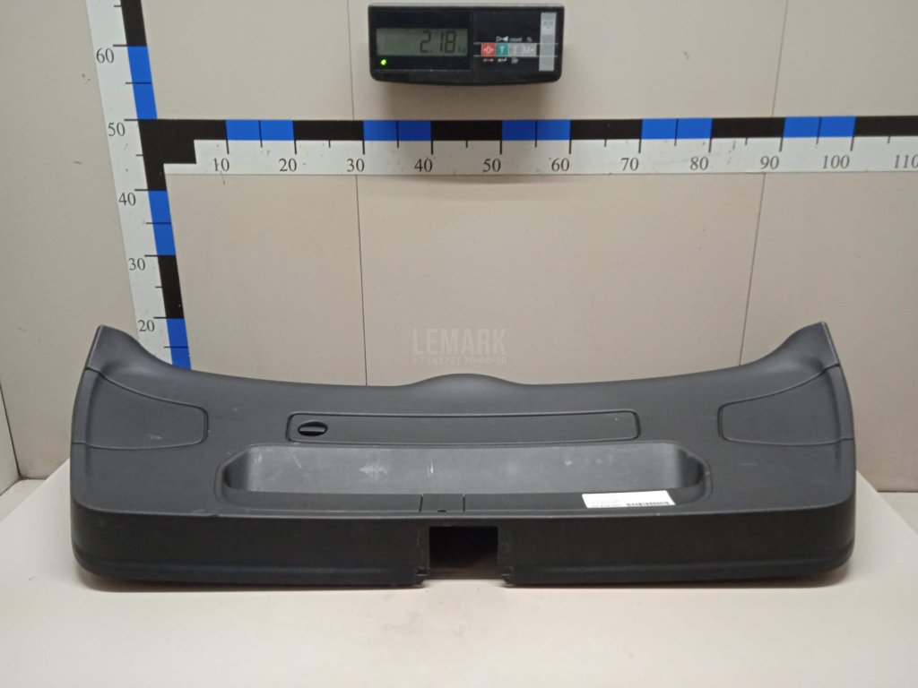 Обшивка двери багажника