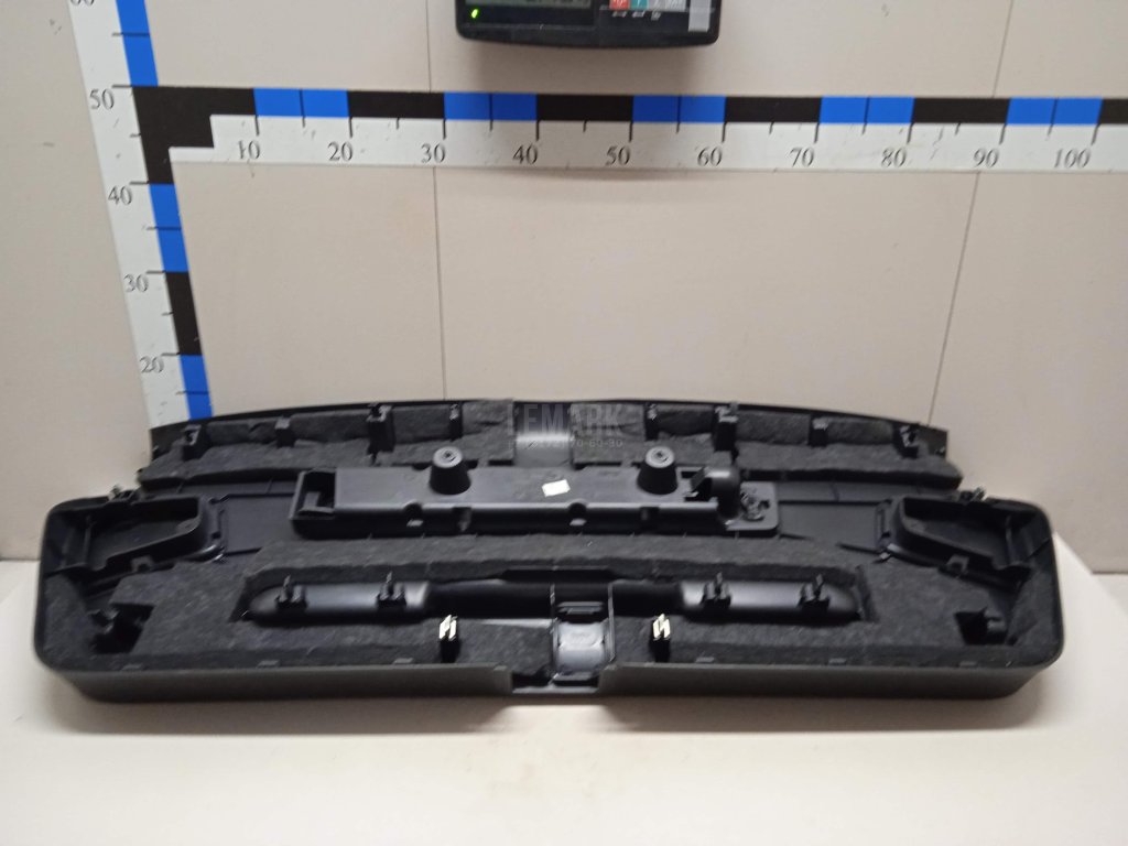 Обшивка двери багажника