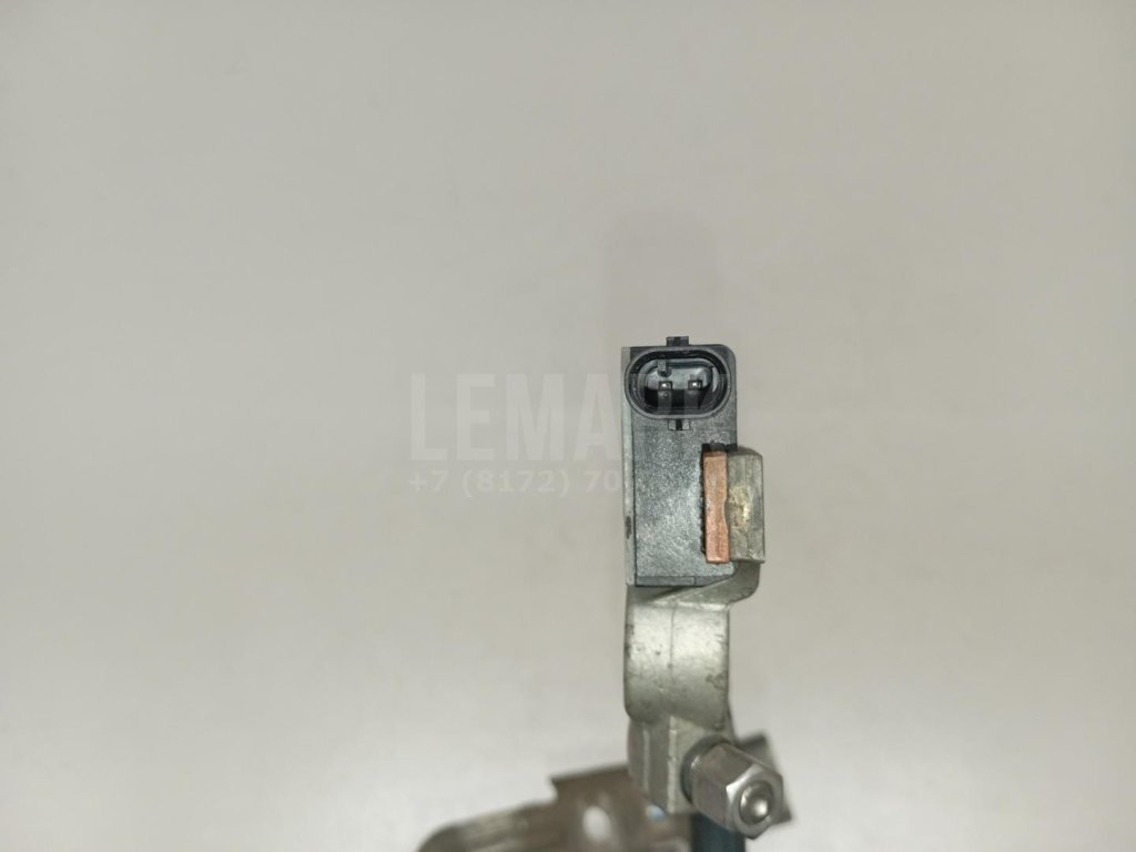 Клемма аккумулятора минус