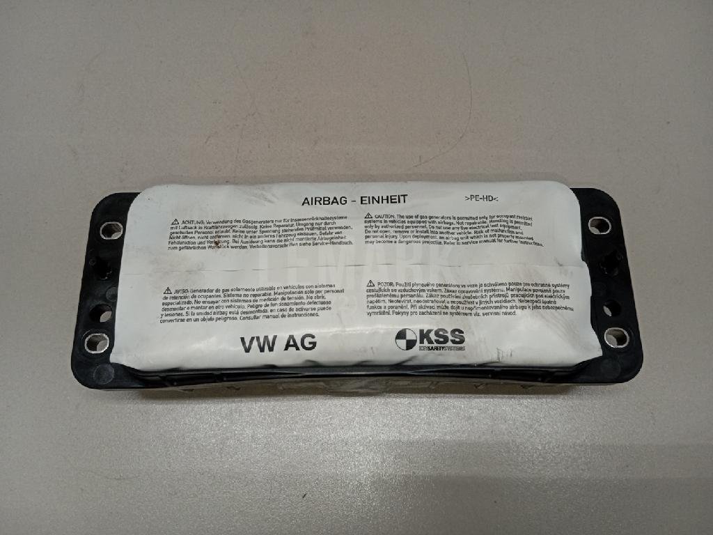 Подушка безопасности пассажирская (в торпедо)