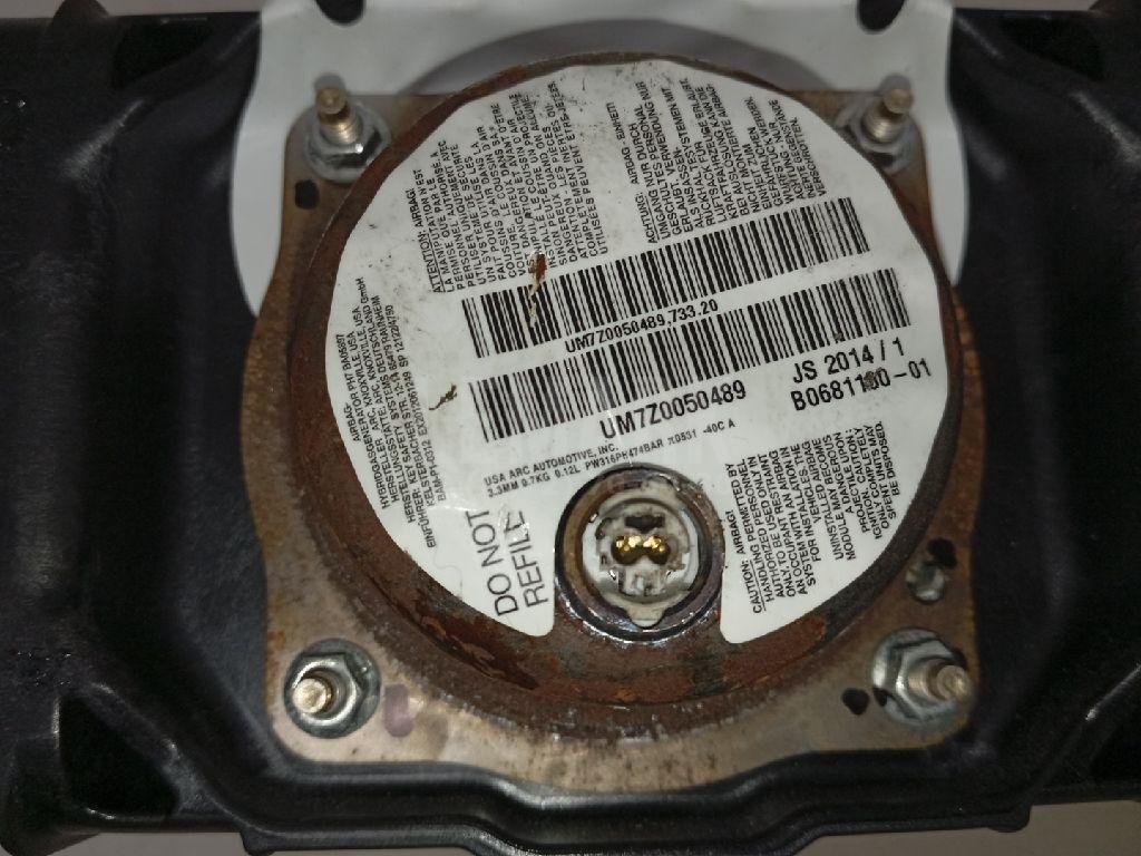 Подушка безопасности пассажирская (в торпедо)