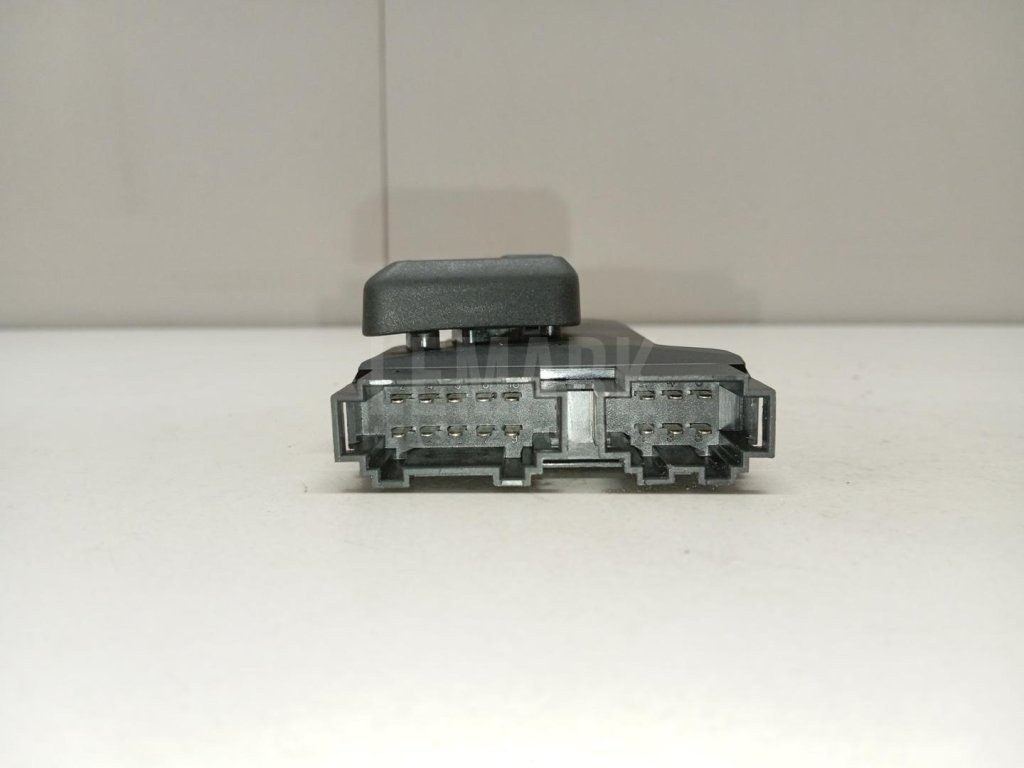 Кнопка регулировки сиденья