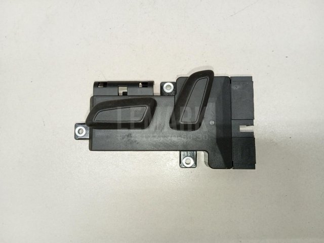 Кнопка регулировки сиденья