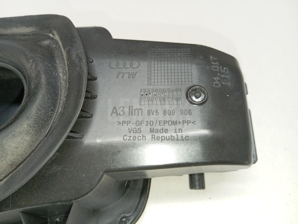 Лючок бензобака