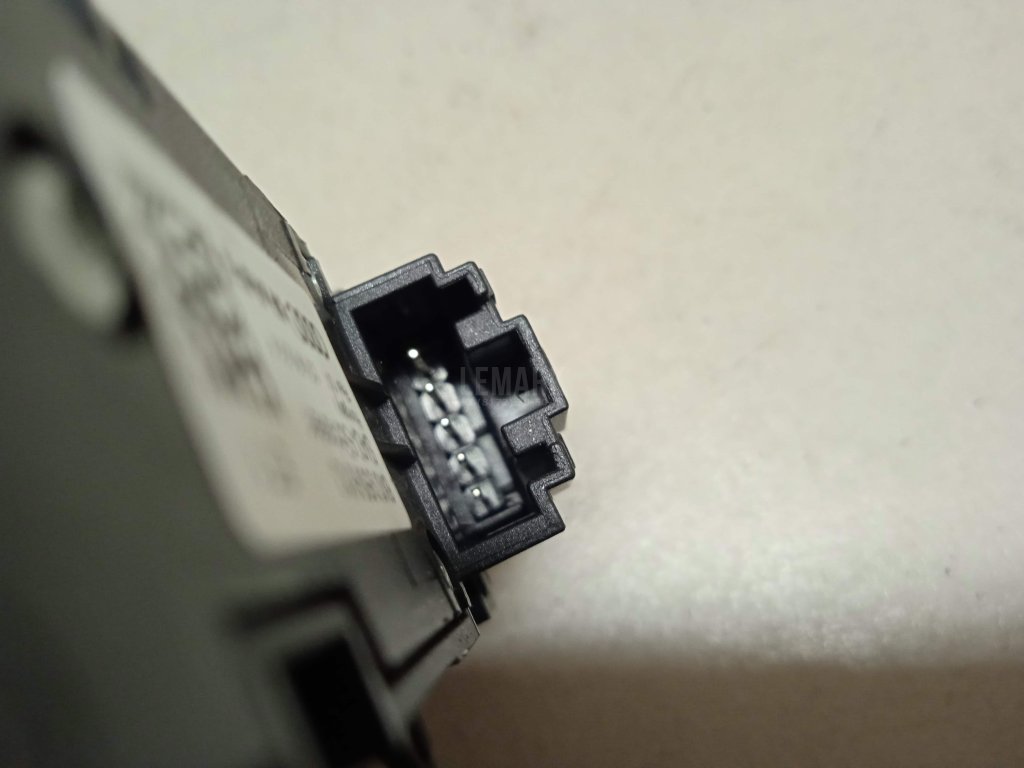 Кнопка люка