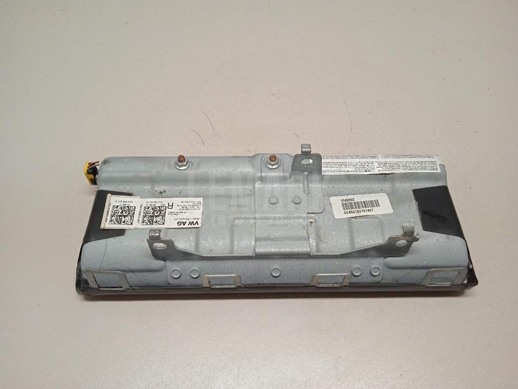 Подушка безопасности нижняя (для колен)