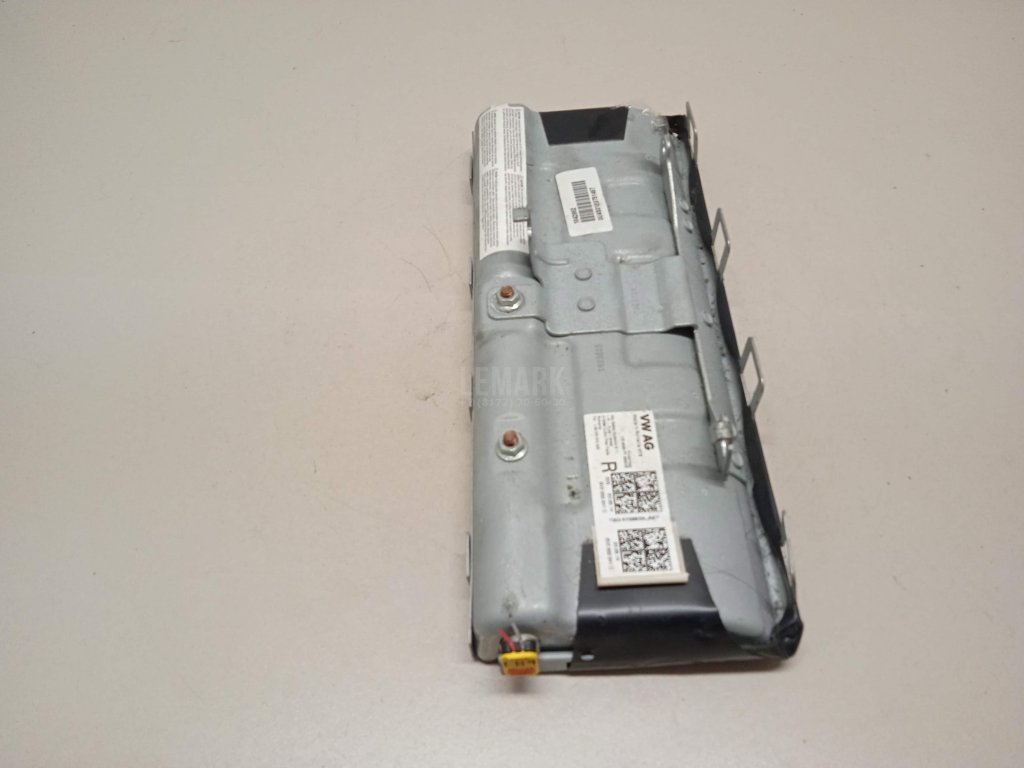 Подушка безопасности нижняя (для колен)