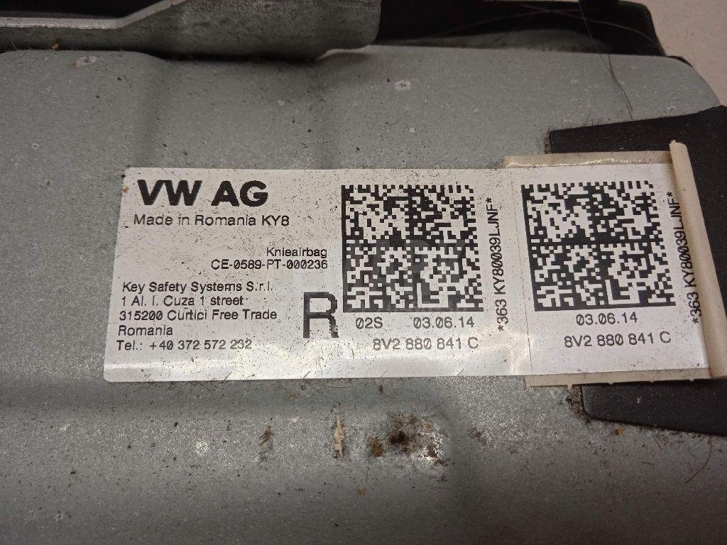 Подушка безопасности нижняя (для колен)