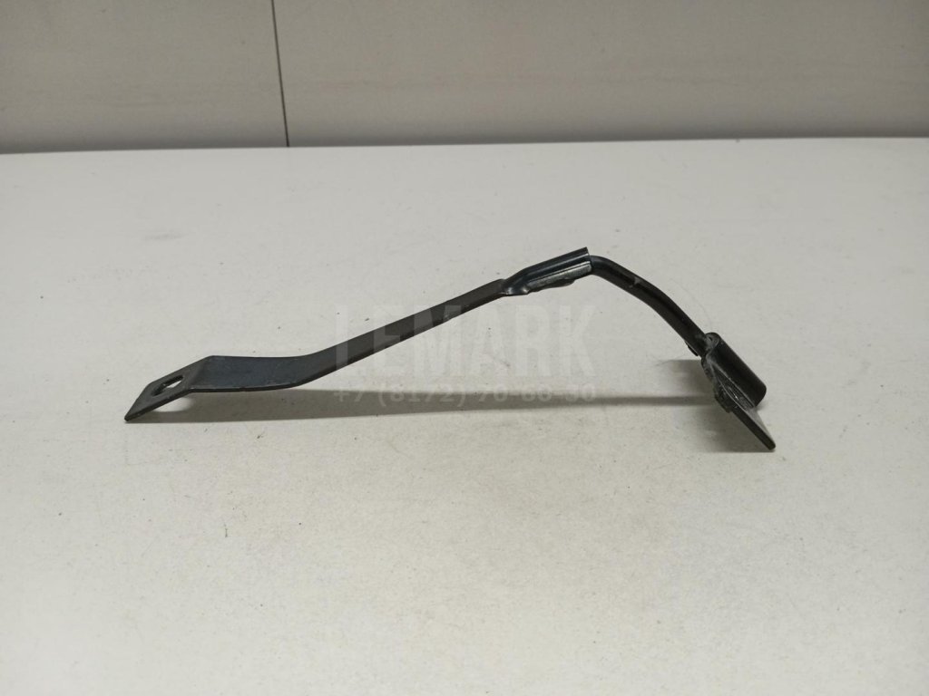 Крючок капота