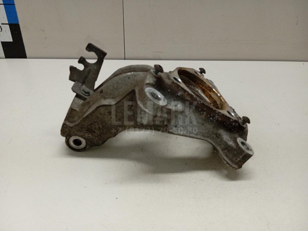 Кулак поворотный передний левый