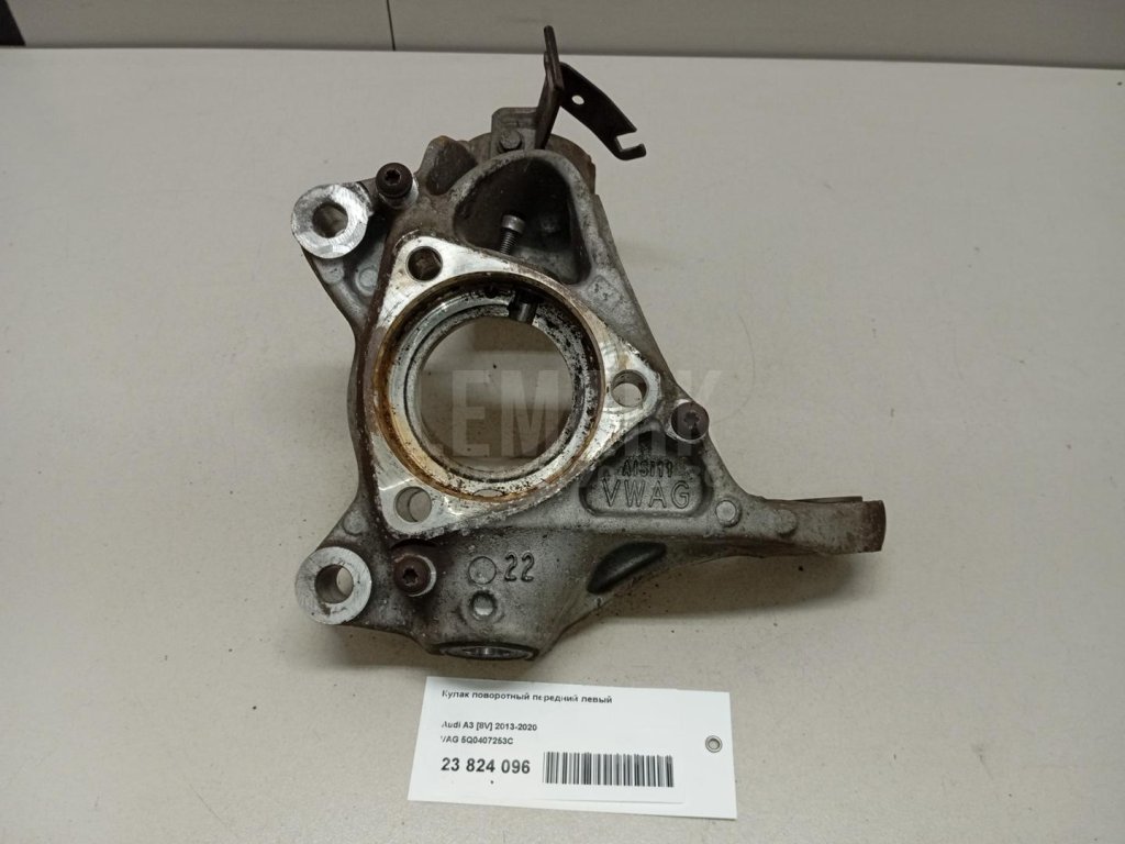 Кулак поворотный передний левый