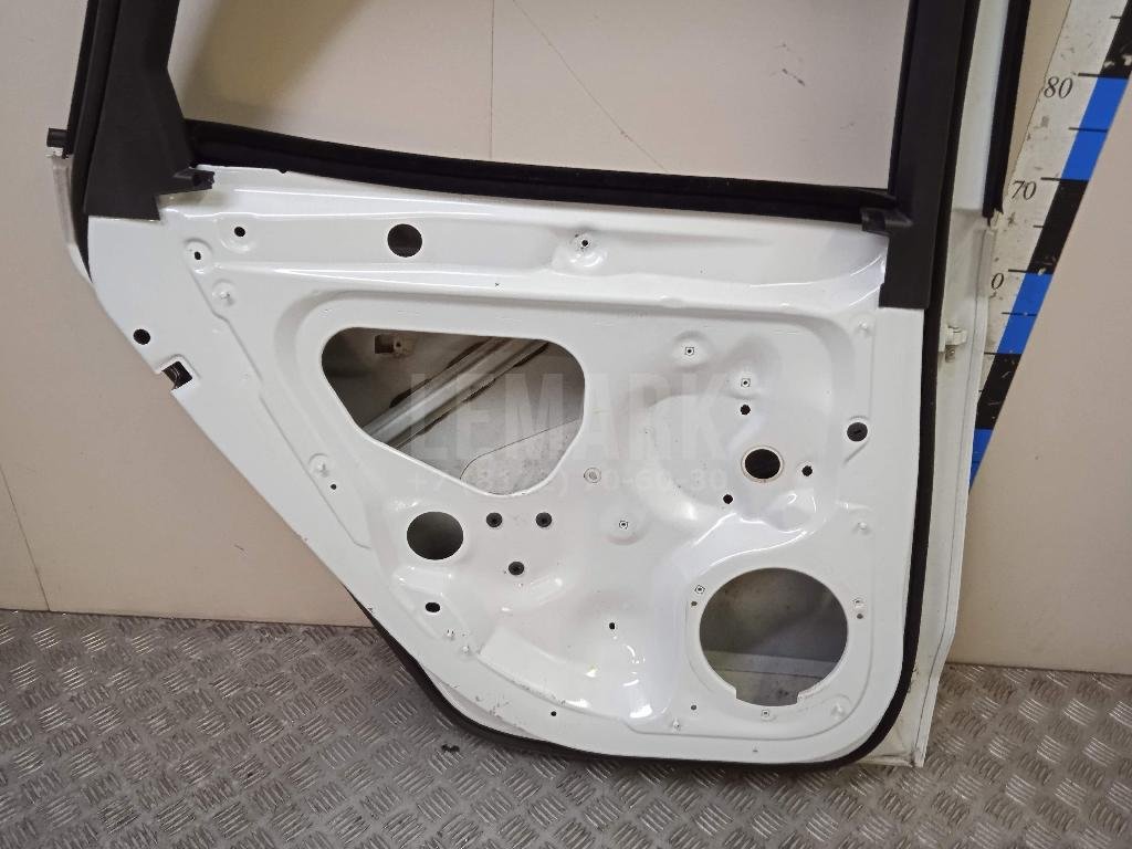 Дверь задняя левая