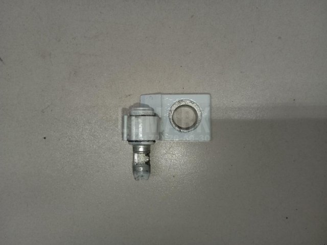 Петля двери