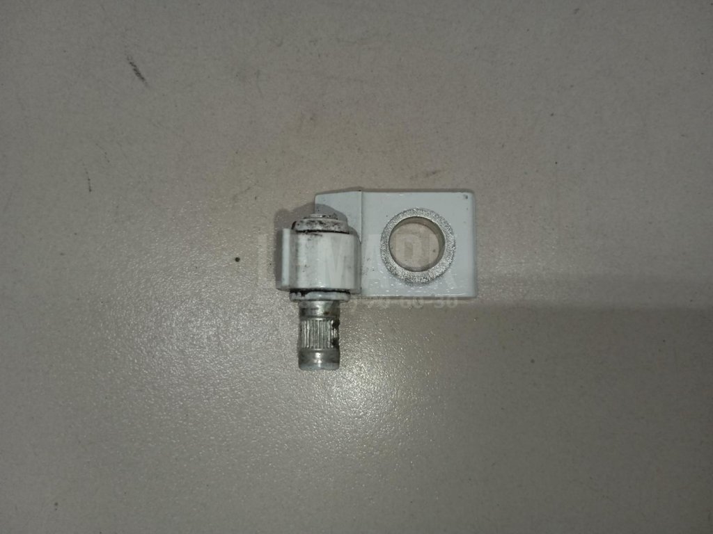 Петля двери