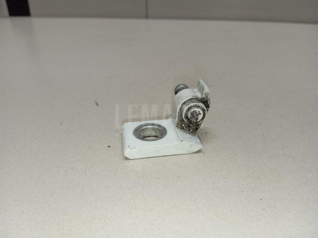 Петля двери