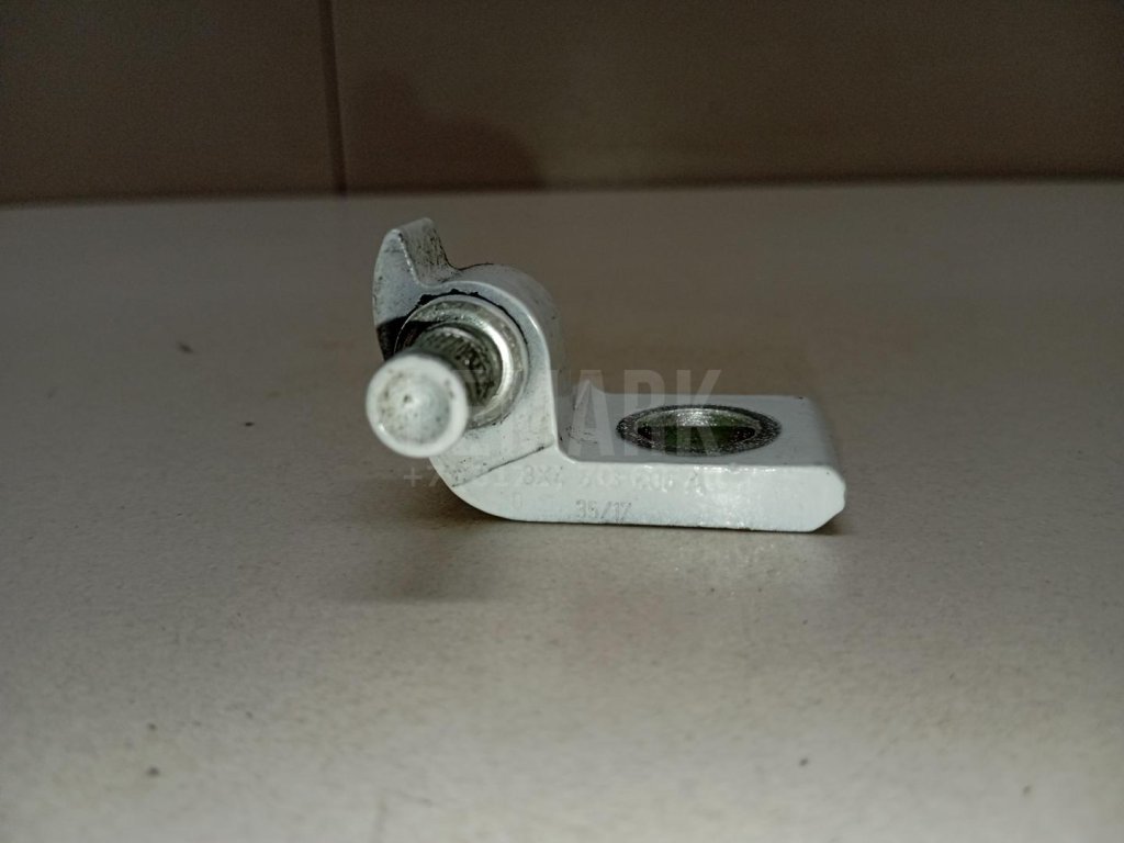 Петля двери