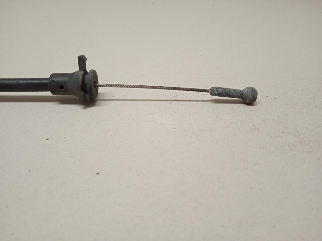 Трос открывания капота