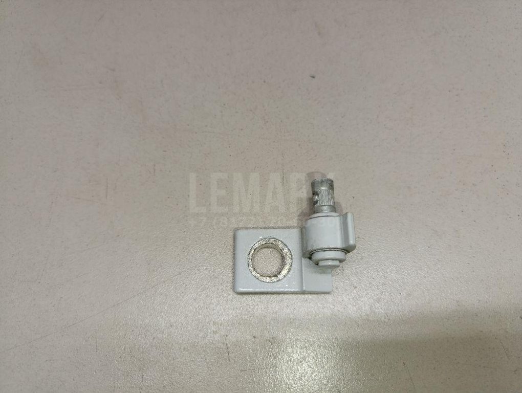 Петля двери