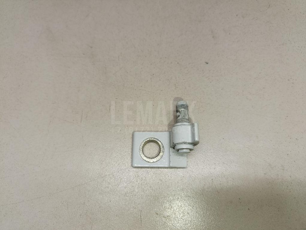 Петля двери